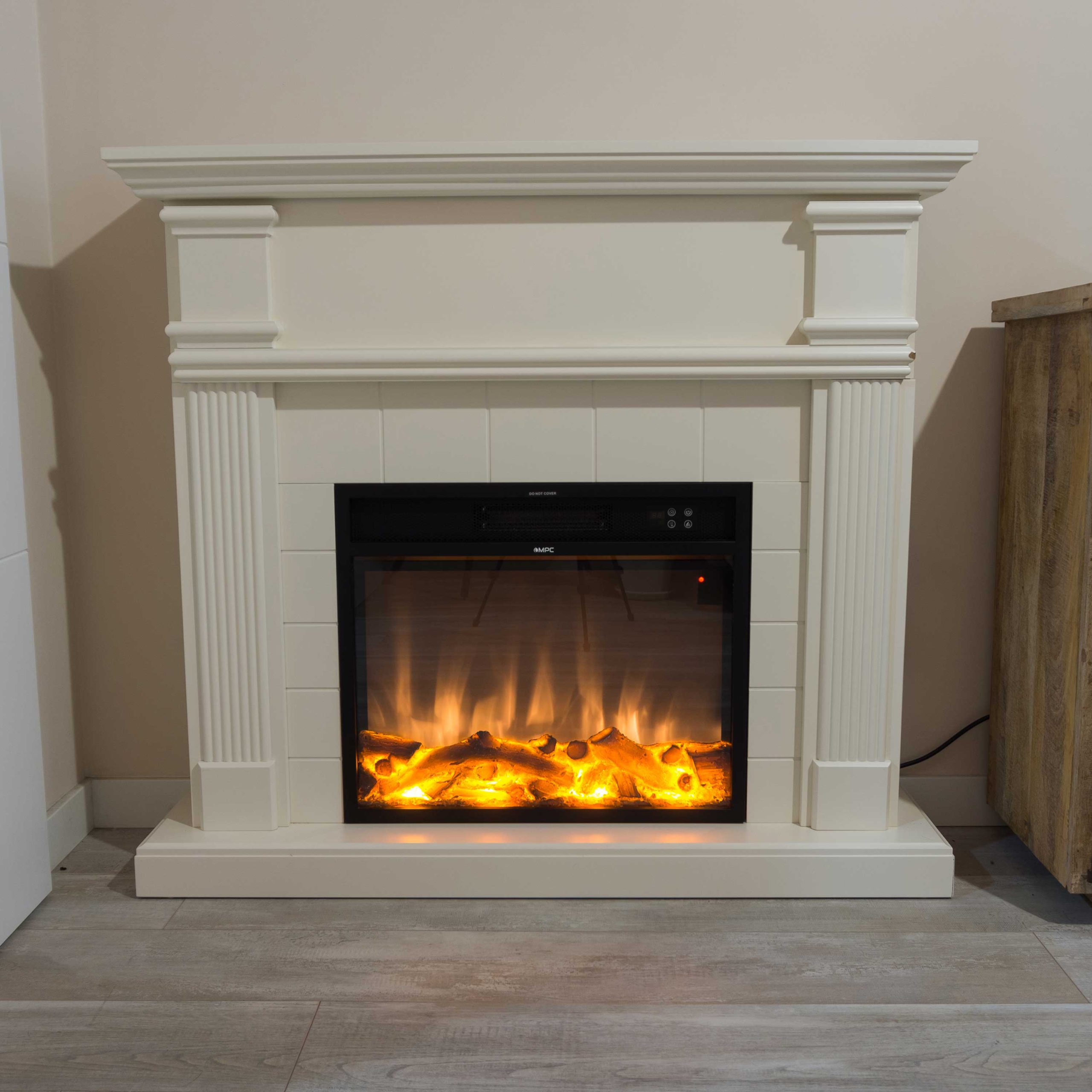 CAMINO-CALDERA-BIANCO-ambientata - Fuego Effect Electric Fireplaces Italian Design